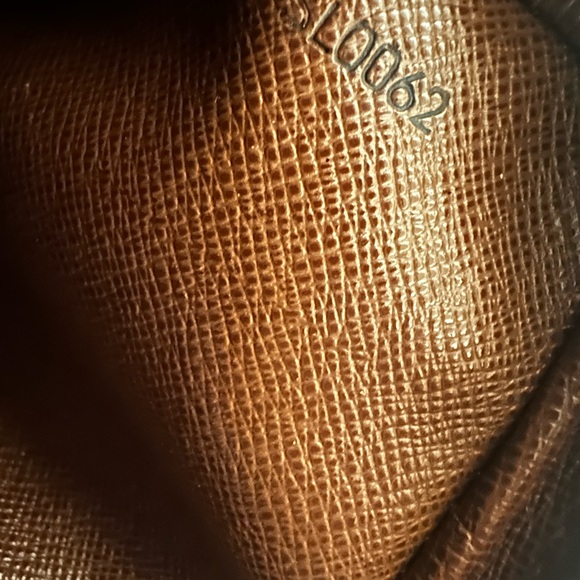 Authentic Louis Vuitton - Picture 4 of 6